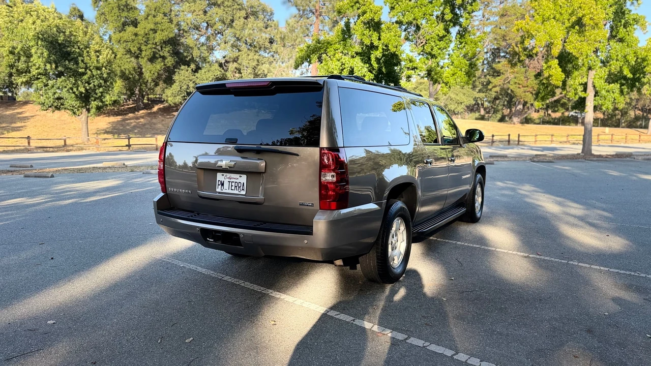 2007 Chevrolet Suburban 10th Gen - Image 15 of 31