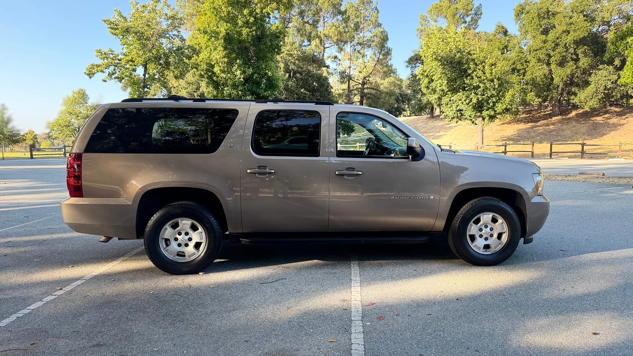 2007 Chevrolet Suburban 10th Gen - Image 11 of 31