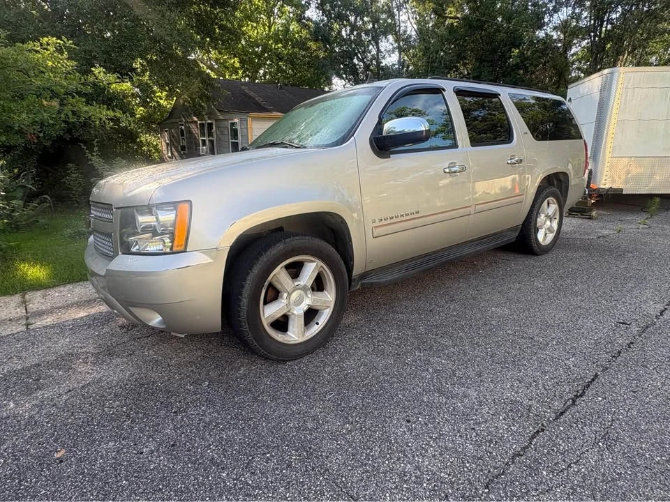 2007 Chevrolet Suburban 10th Gen - Image 2 of 9
