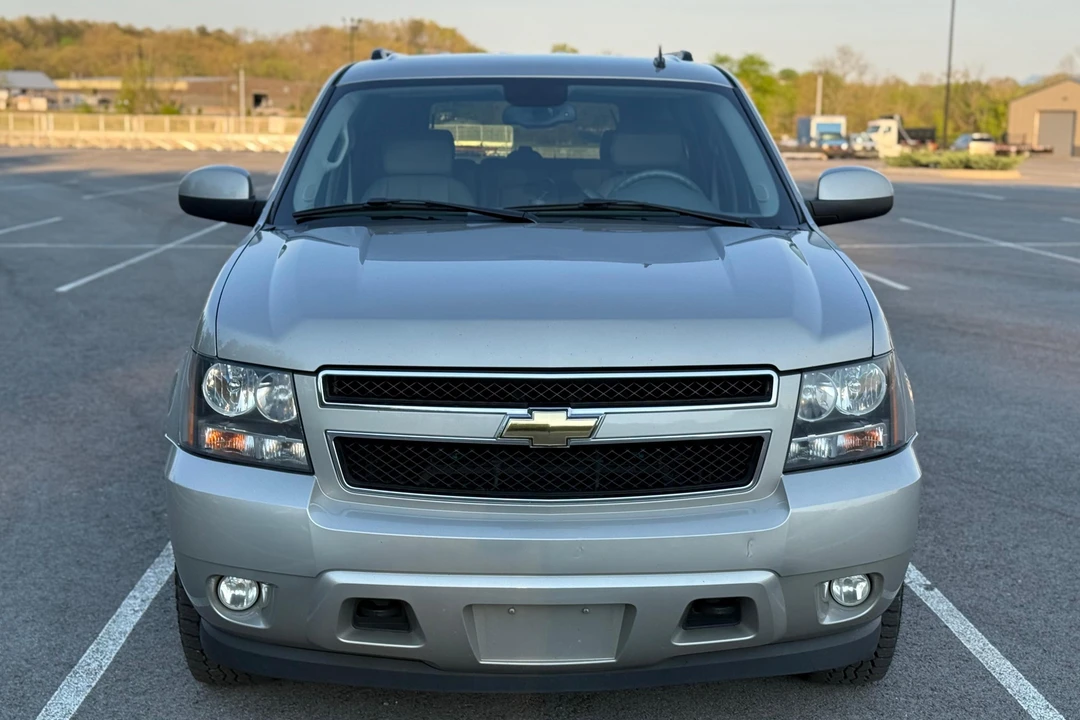 2007 Chevrolet Suburban 10th Gen - Image 2 of 31