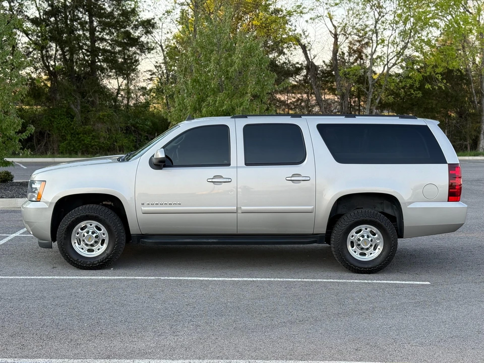 2007 Chevrolet Suburban 10th Gen - Image 6 of 31