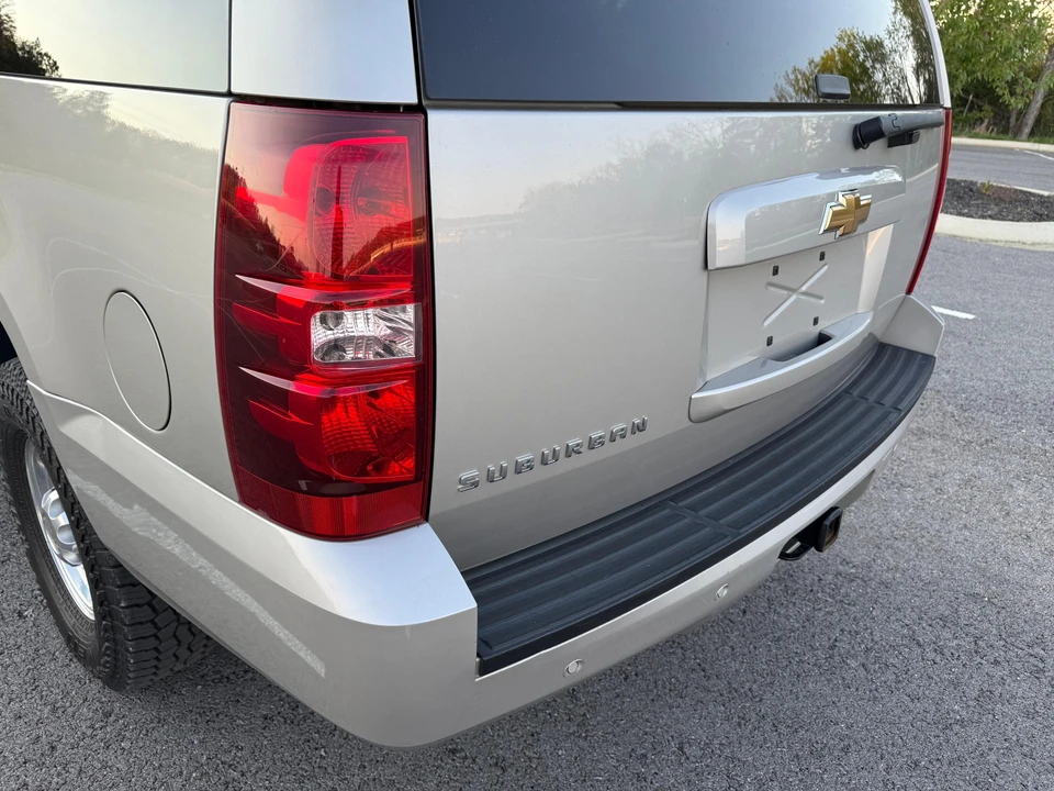 2007 Chevrolet Suburban 10th Gen - Image 21 of 31