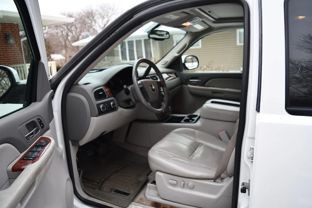 2007 Chevrolet Suburban 10th Gen - Image 13 of 15