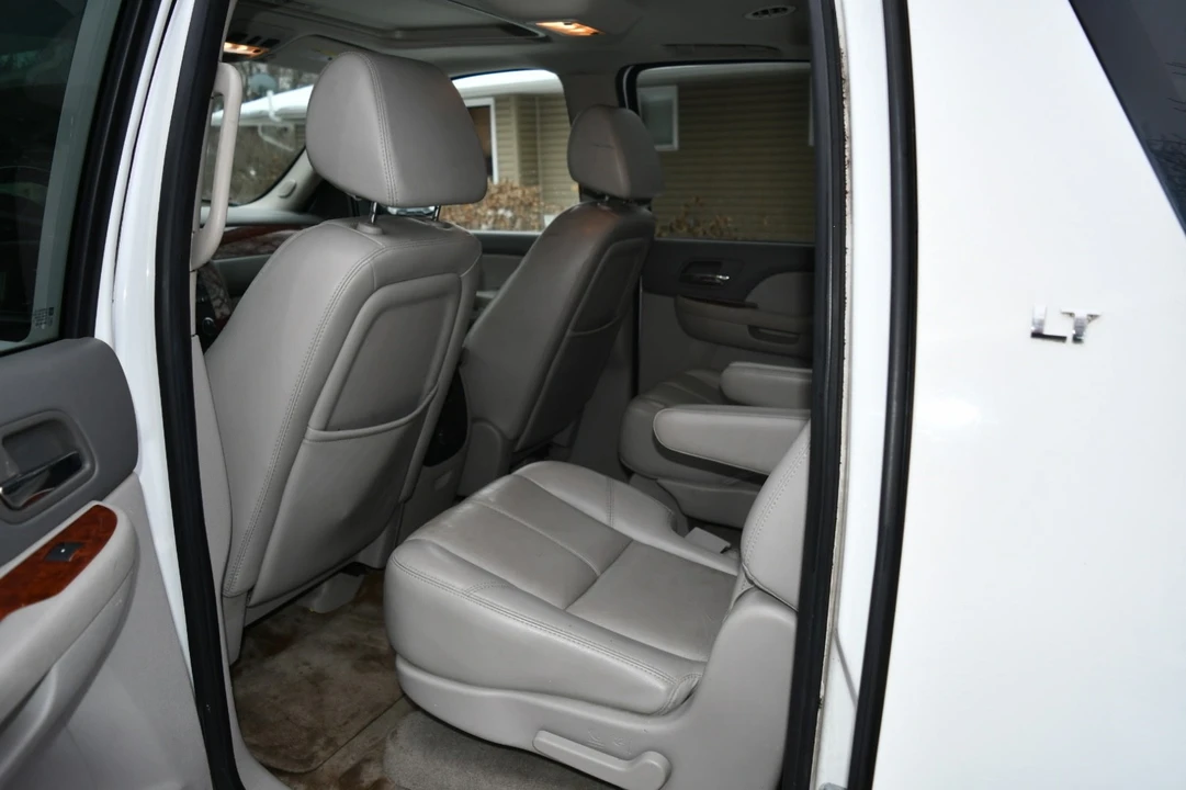 2007 Chevrolet Suburban 10th Gen - Image 12 of 15