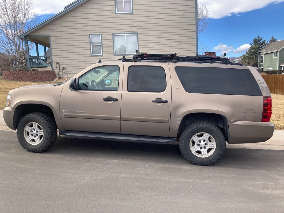 2007 Chevrolet Suburban 10th Gen - Image 2 of 15