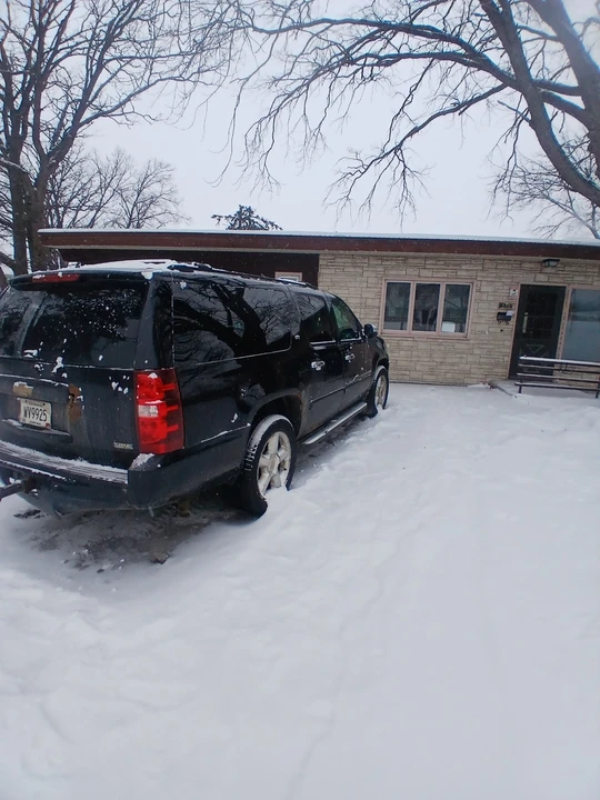 2007 Chevrolet Suburban 10th Gen - Image 2 of 9