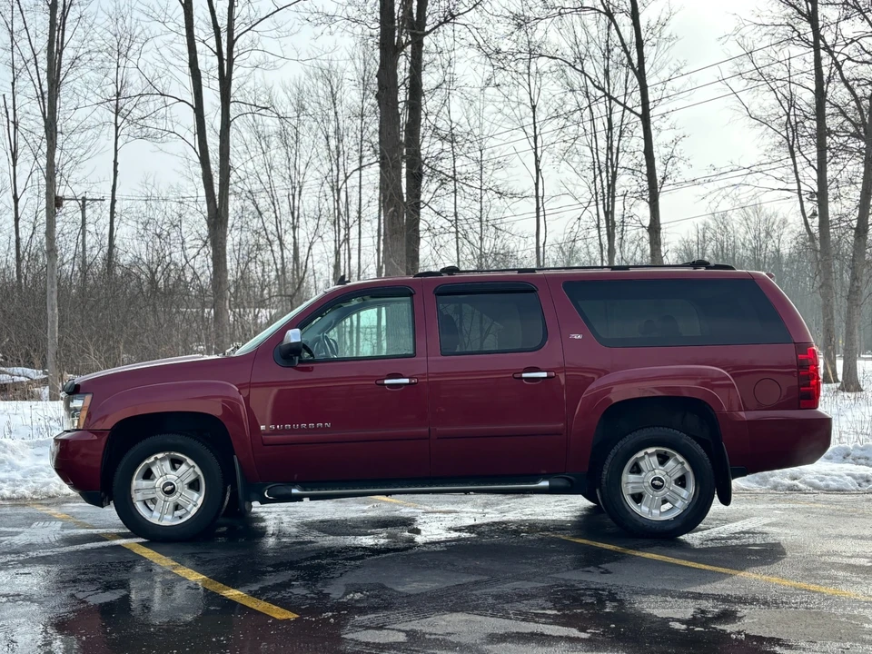 2007 Chevrolet Suburban 10th Gen - Image 2 of 21