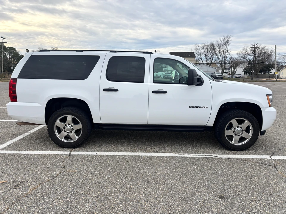 2007 Chevrolet Suburban 10th Gen - Image 8 of 31