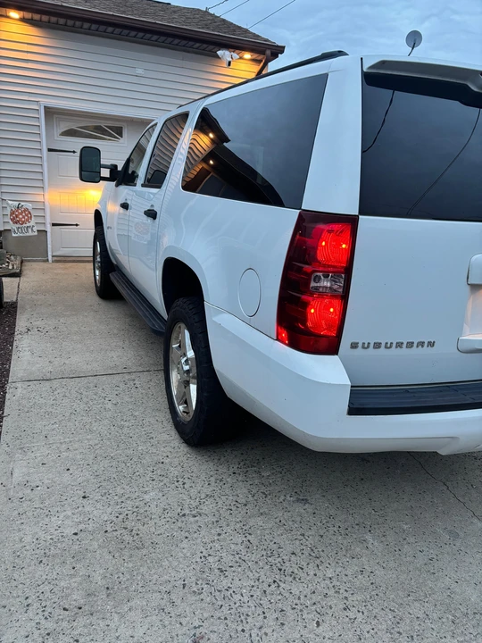2007 Chevrolet Suburban 10th Gen - Image 17 of 31