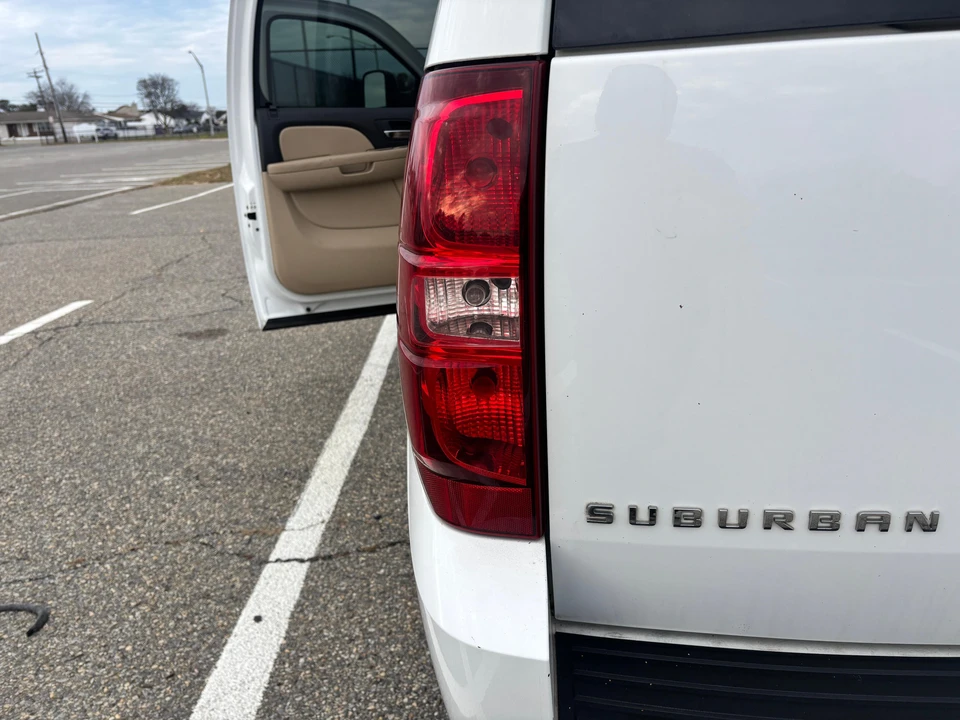 2007 Chevrolet Suburban 10th Gen - Image 19 of 31