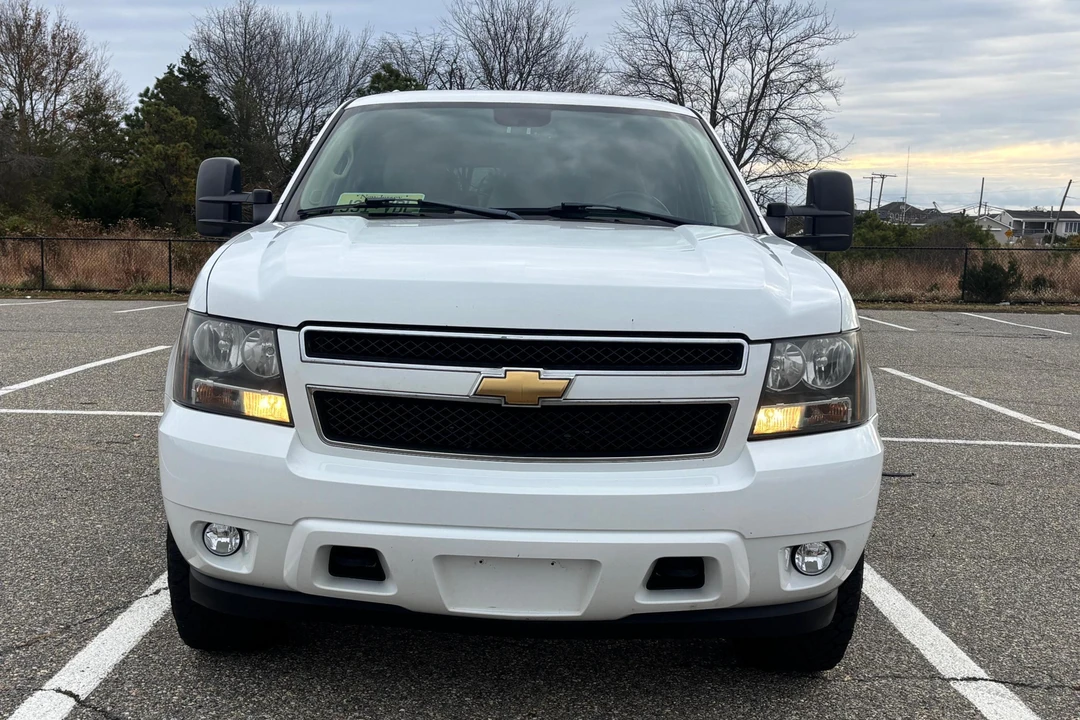 2007 Chevrolet Suburban 10th Gen - Image 2 of 31