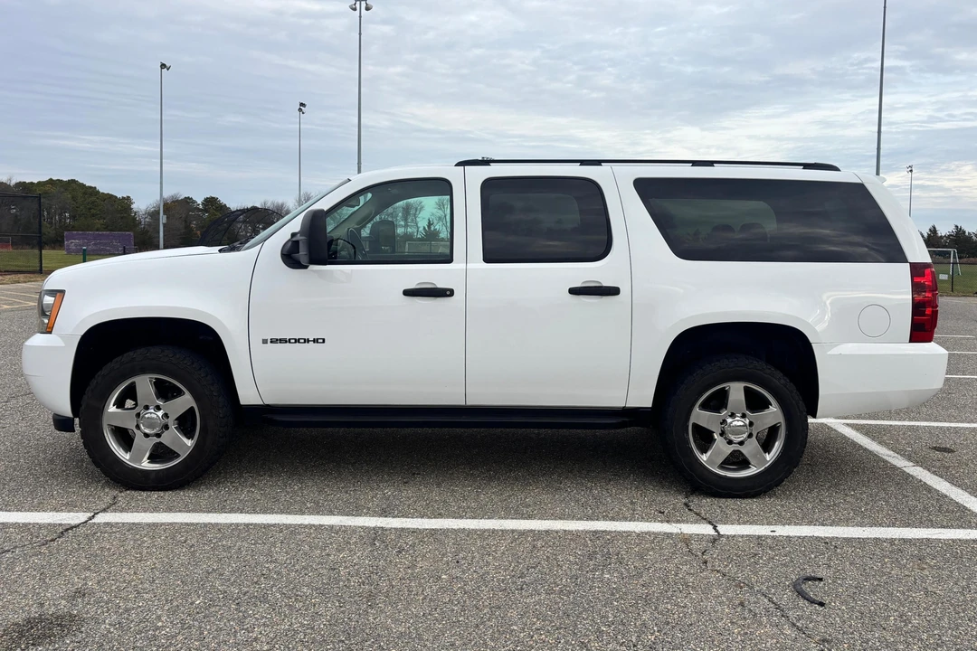 2007 Chevrolet Suburban 10th Gen - Image 3 of 31