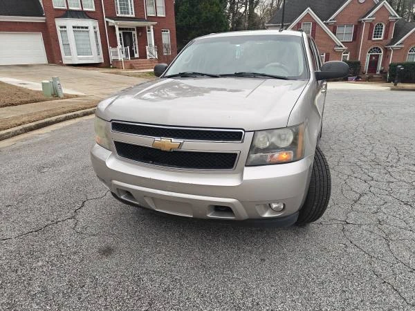 2007 Chevrolet Suburban 10th Gen - Image 2 of 17