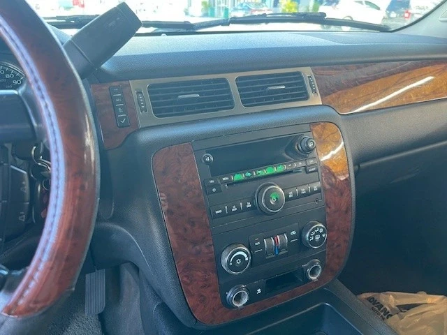 2007 Chevrolet Suburban 10th Gen - Image 4 of 18