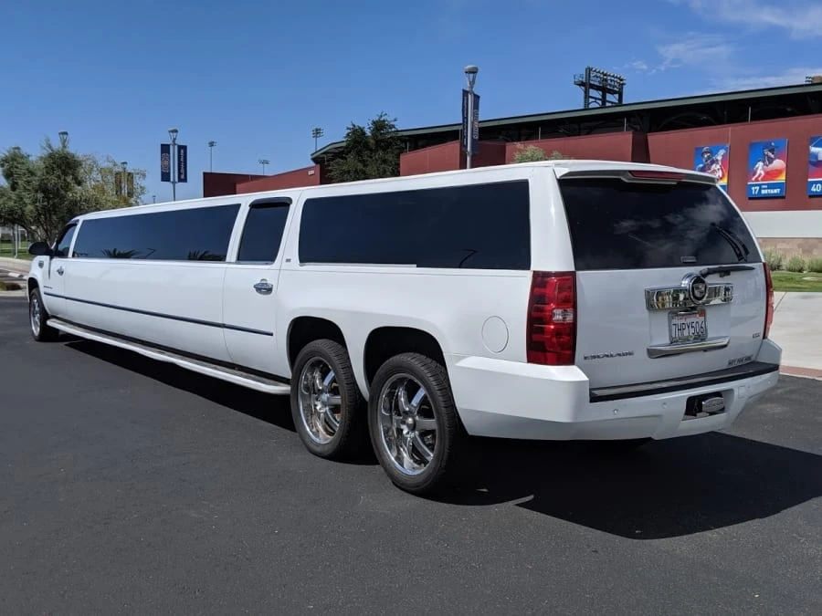 2007 Chevrolet Suburban 10th Gen - Image 3 of 10