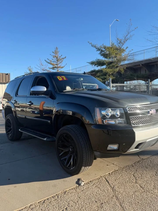 2007 Chevrolet Tahoe 3rd Gen - Image 2 of 11