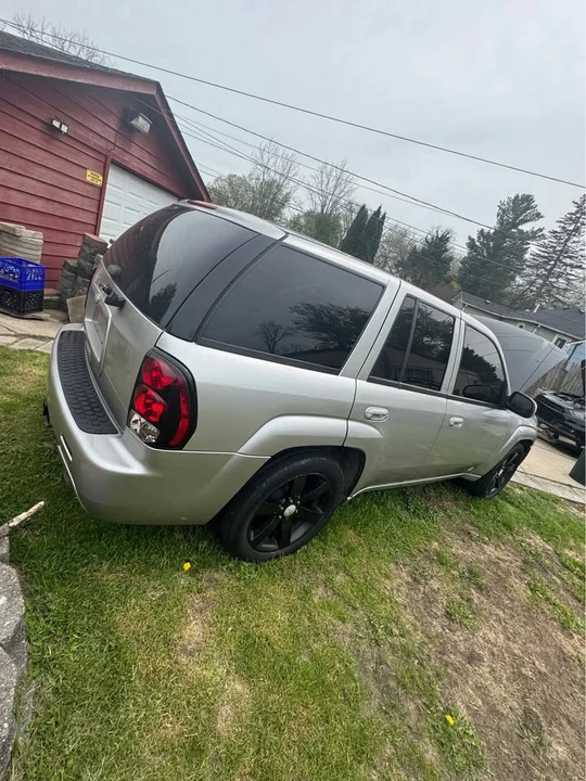 2007 Chevrolet Trailblazer - Image 2 of 9