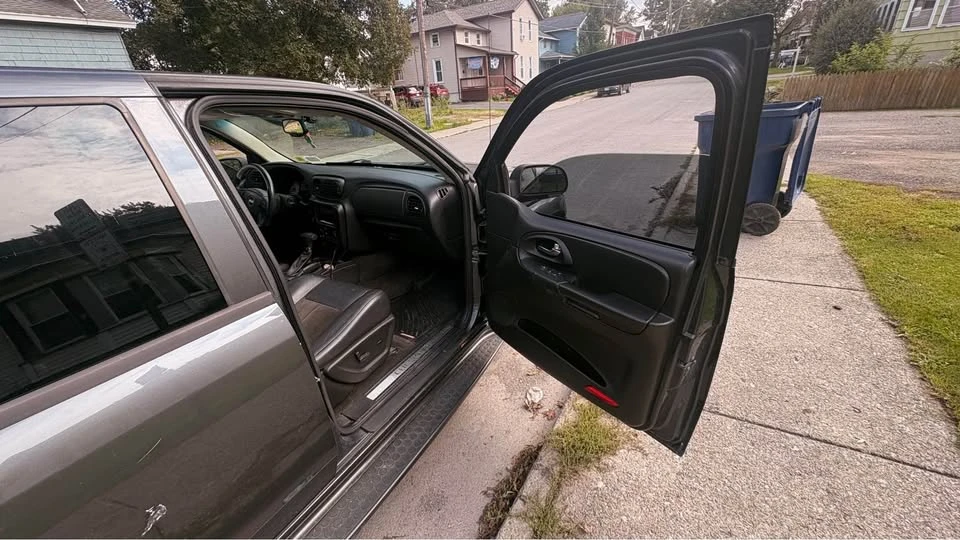 2007 Chevrolet Trailblazer - Image 2 of 11