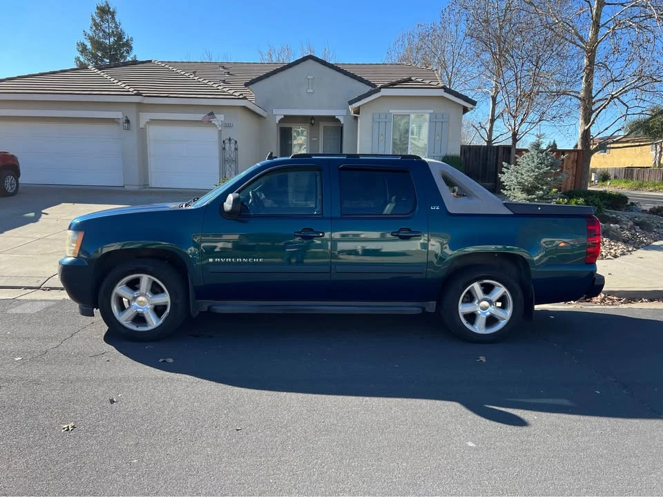 2007 Chevrolet Avalanche - Image 2 of 8