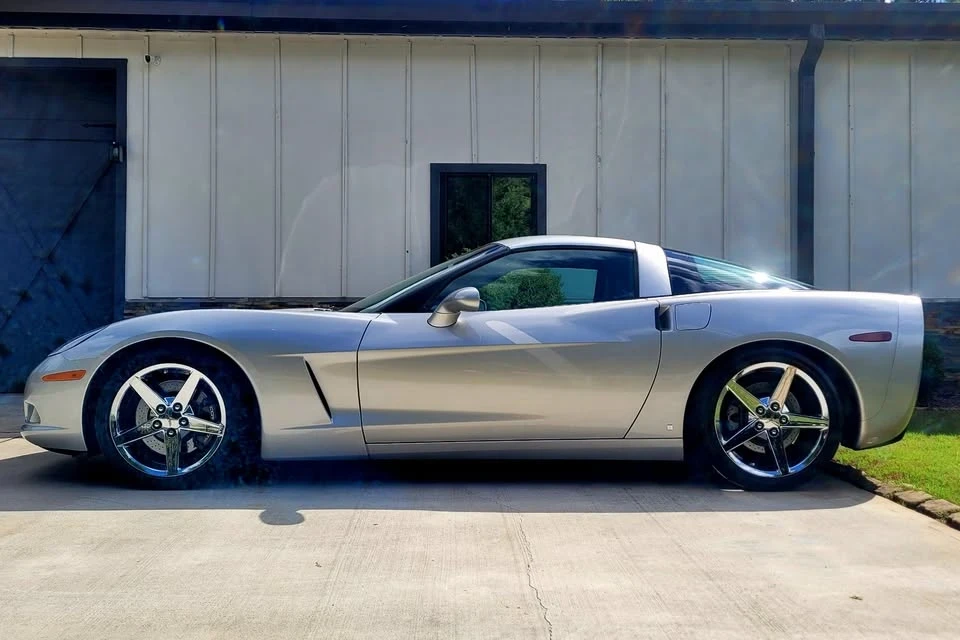 2007 Chevrolet Corvette C6 - Image 2 of 13