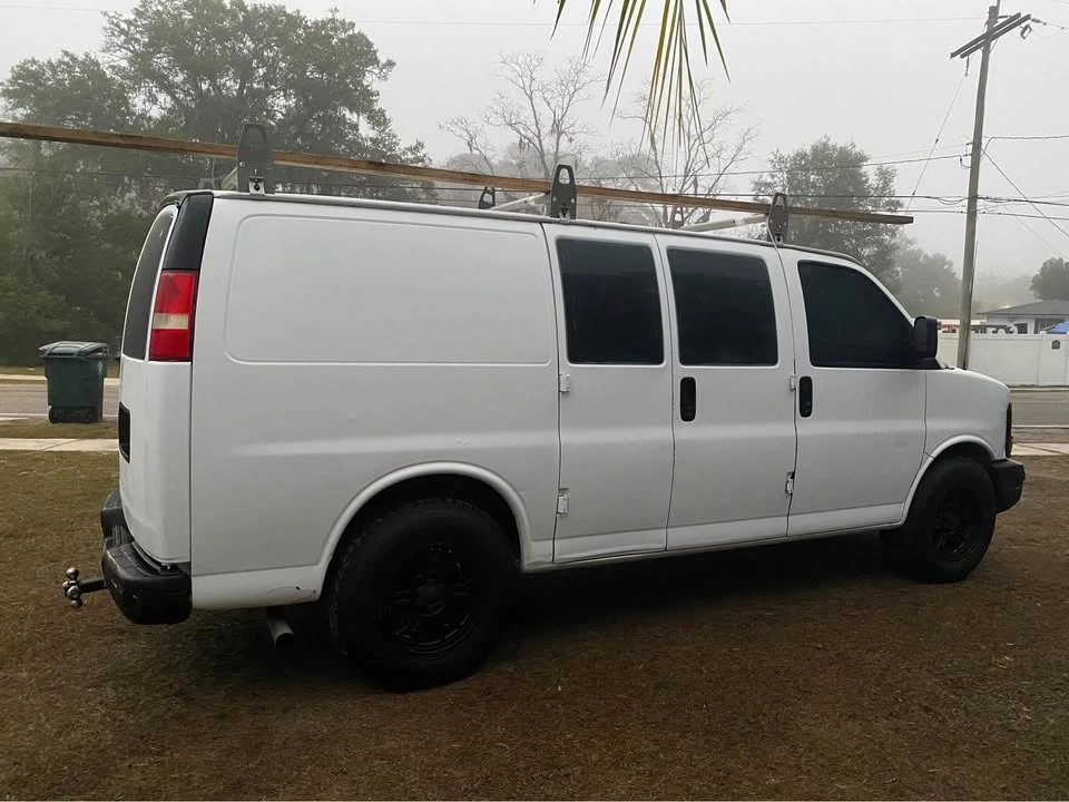 2007 Chevrolet Express - Image 2 of 3