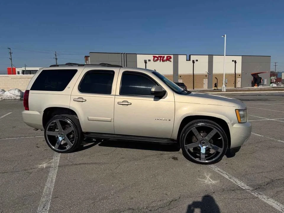 2007 Chevrolet Tahoe 3rd Gen - Image 2 of 9