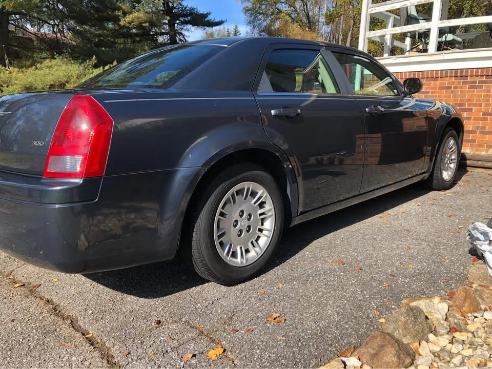 2007 Chrysler 300 (2005-2023) - Image 2 of 9