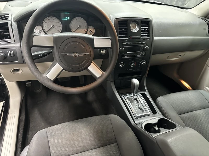 2007 Chrysler 300 (2005-2023) - Image 8 of 21