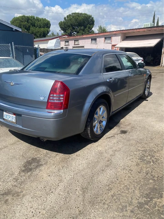 2007 Chrysler 300 (2005-2023) - Image 3 of 11