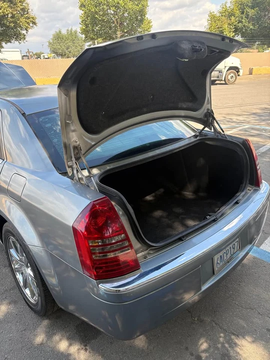 2007 Chrysler 300 (2005-2023) - Image 12 of 13