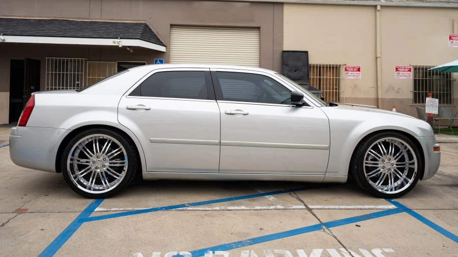 2007 Chrysler 300 (2005-2023) - Image 2 of 11