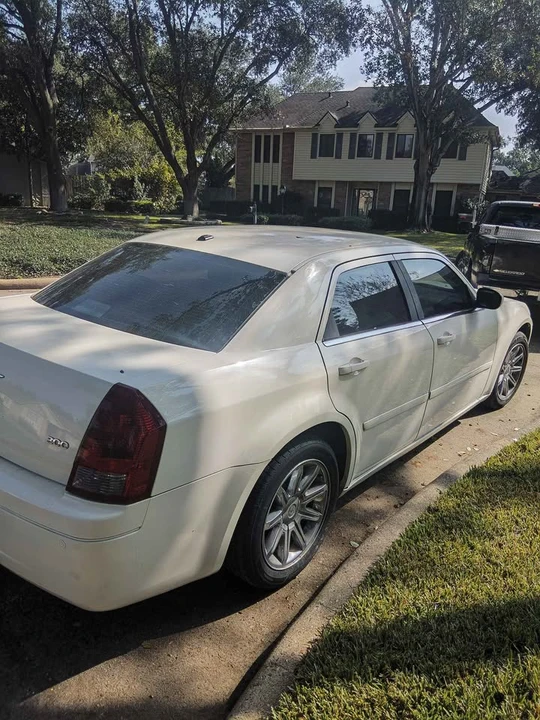 2007 Chrysler 300 (2005-2023) - Image 2 of 8