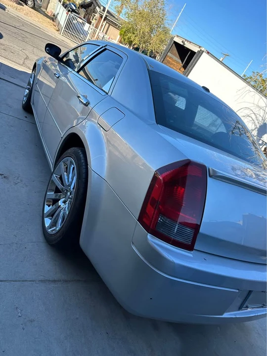 2007 Chrysler 300 (2005-2023) - Image 2 of 8