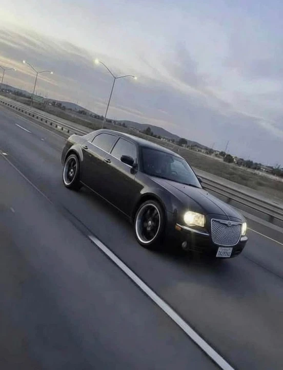 2007 Chrysler 300 (2005-2023) - Image 2 of 3