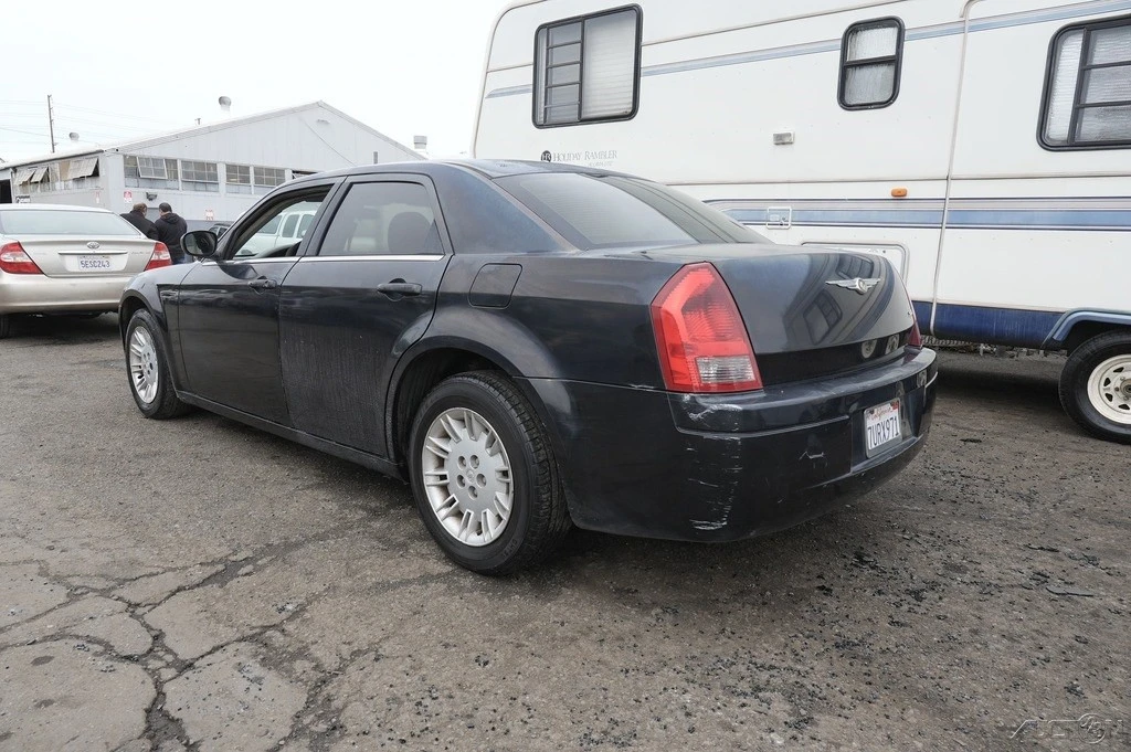 2007 Chrysler 300 (2005-2023) - Image 4 of 21