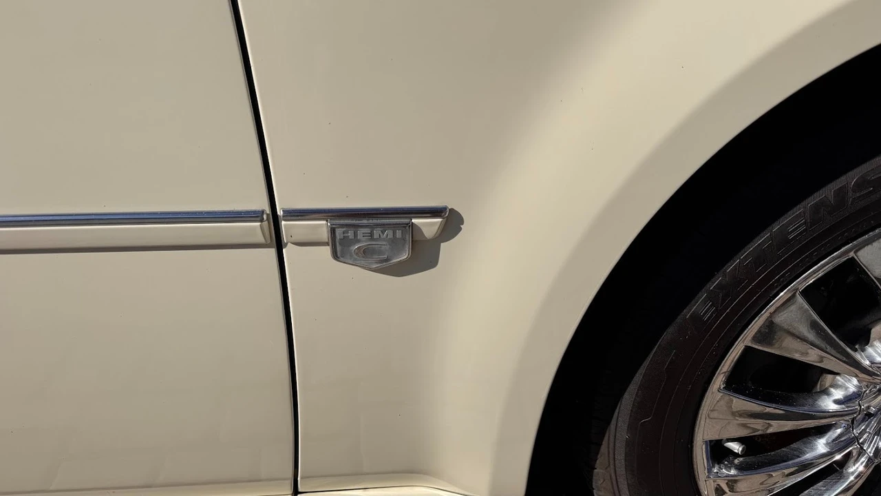 2007 Chrysler 300 (2005-2023) - Image 3 of 13