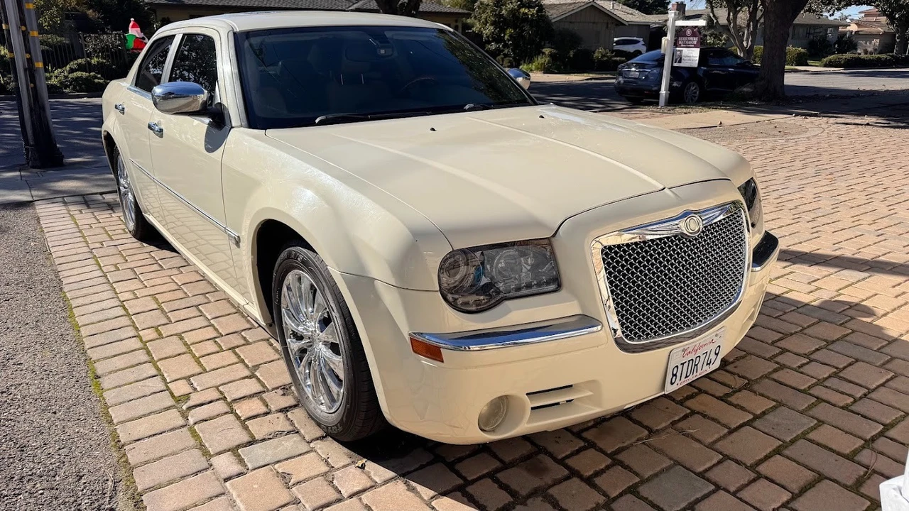 2007 Chrysler 300 (2005-2023) - Image 2 of 13