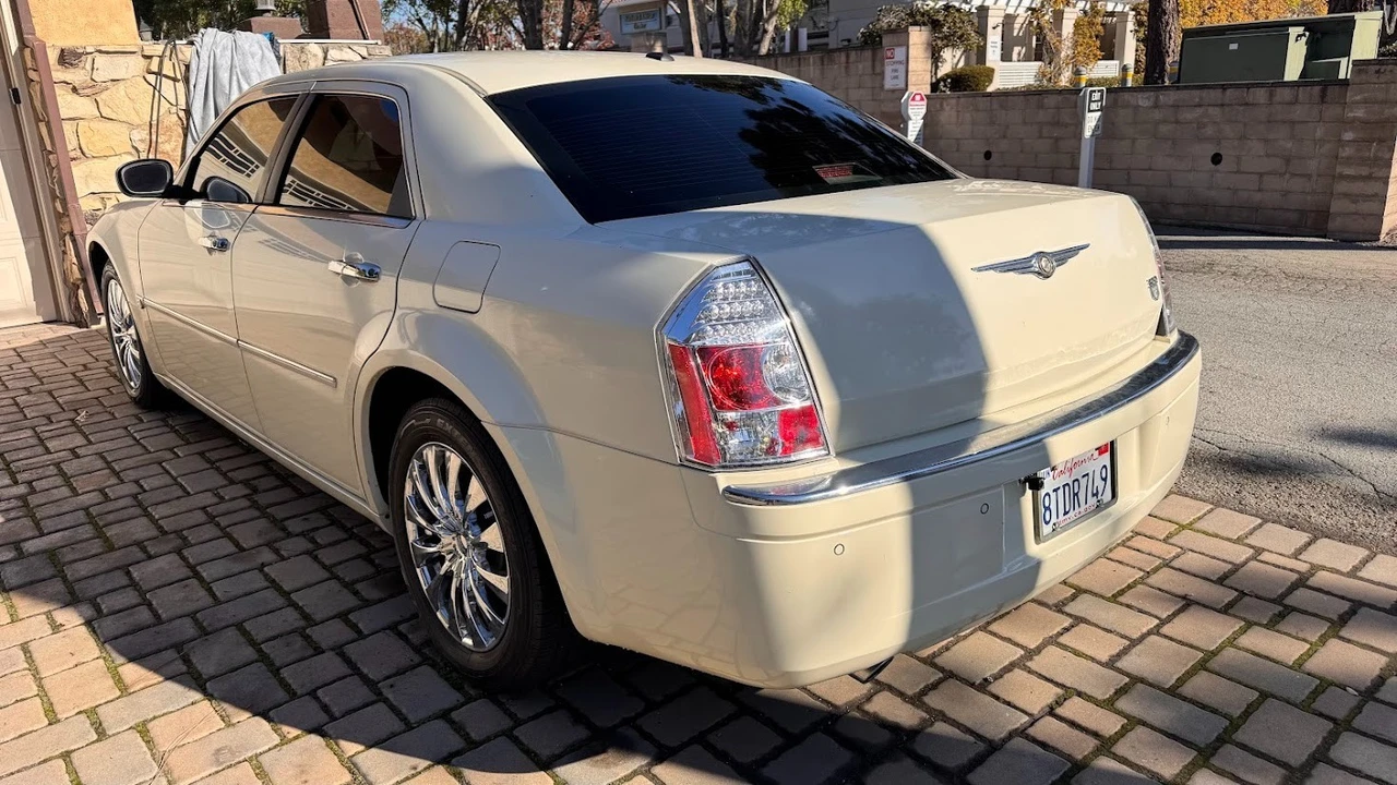 2007 Chrysler 300 (2005-2023) - Image 5 of 13