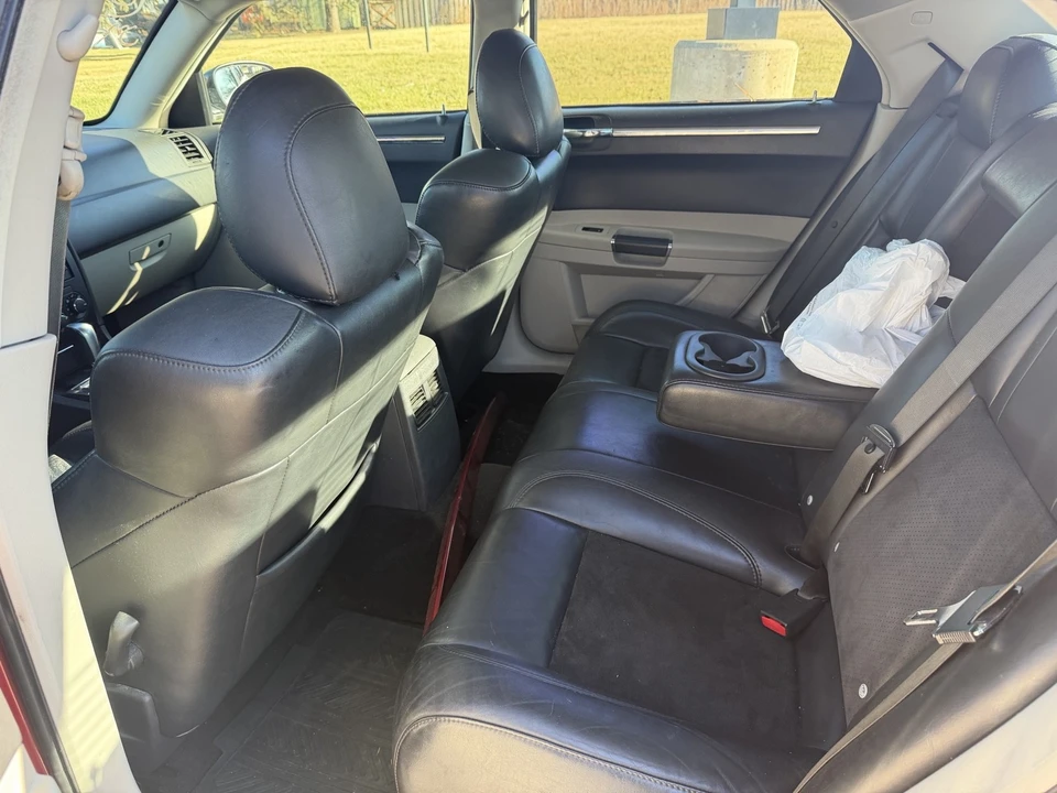 2007 Chrysler 300 (2005-2023) - Image 10 of 12