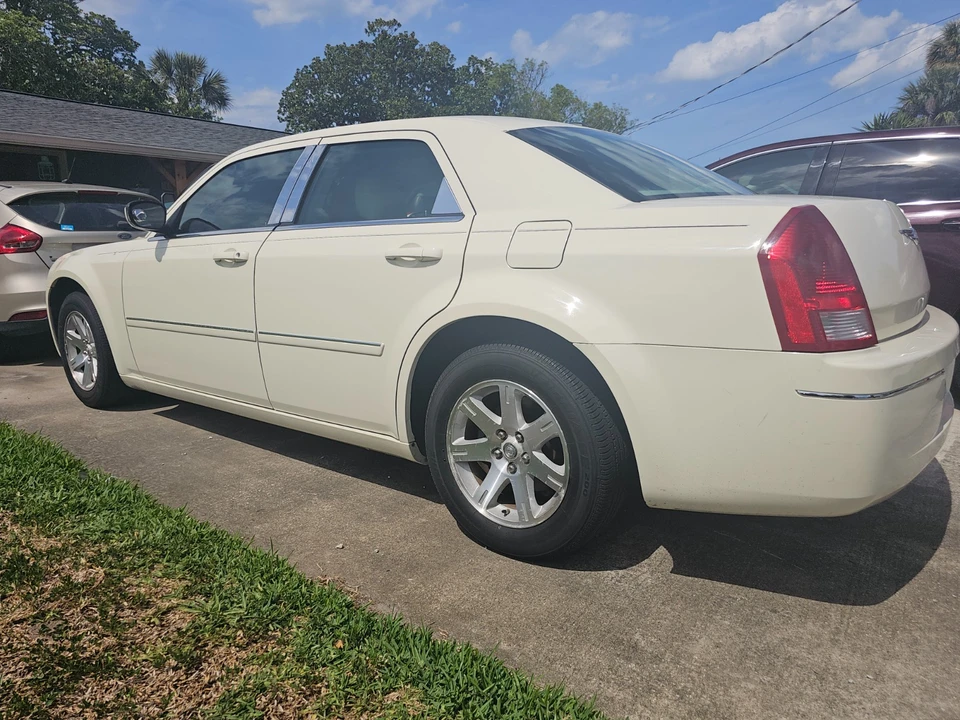 2007 Chrysler 300 (2005-2023) - Image 3 of 22
