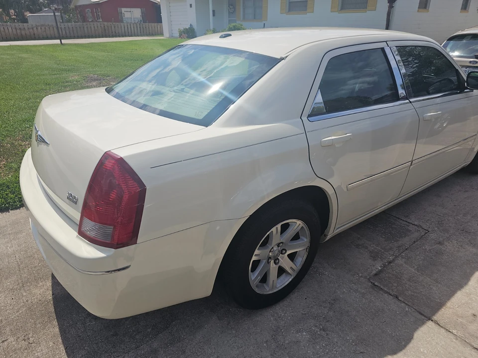 2007 Chrysler 300 (2005-2023) - Image 4 of 22