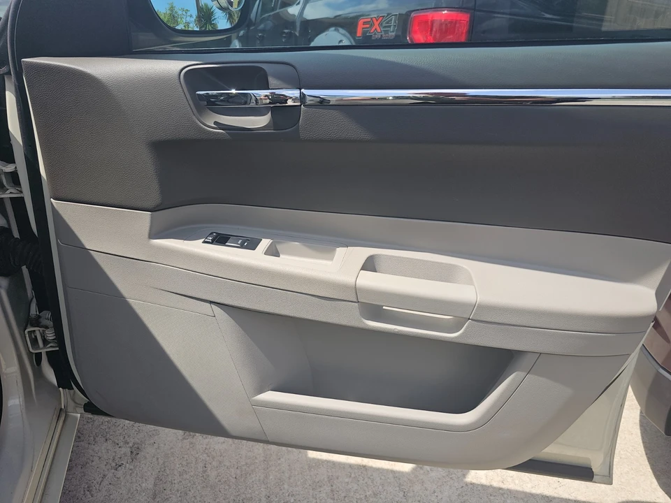 2007 Chrysler 300 (2005-2023) - Image 16 of 22