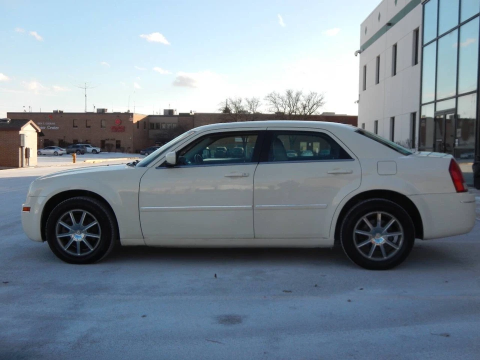 2007 Chrysler 300 (2005-2023) - Image 10 of 12