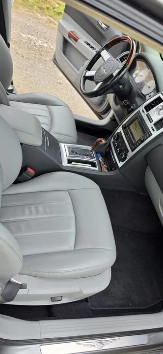 2007 Chrysler 300 (2005-2023) - Image 12 of 30