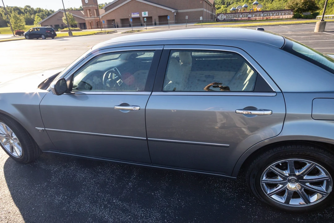 2007 Chrysler 300 (2005-2023) - Image 19 of 31