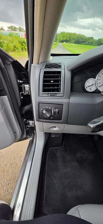2007 Chrysler 300 (2005-2023) - Image 10 of 31