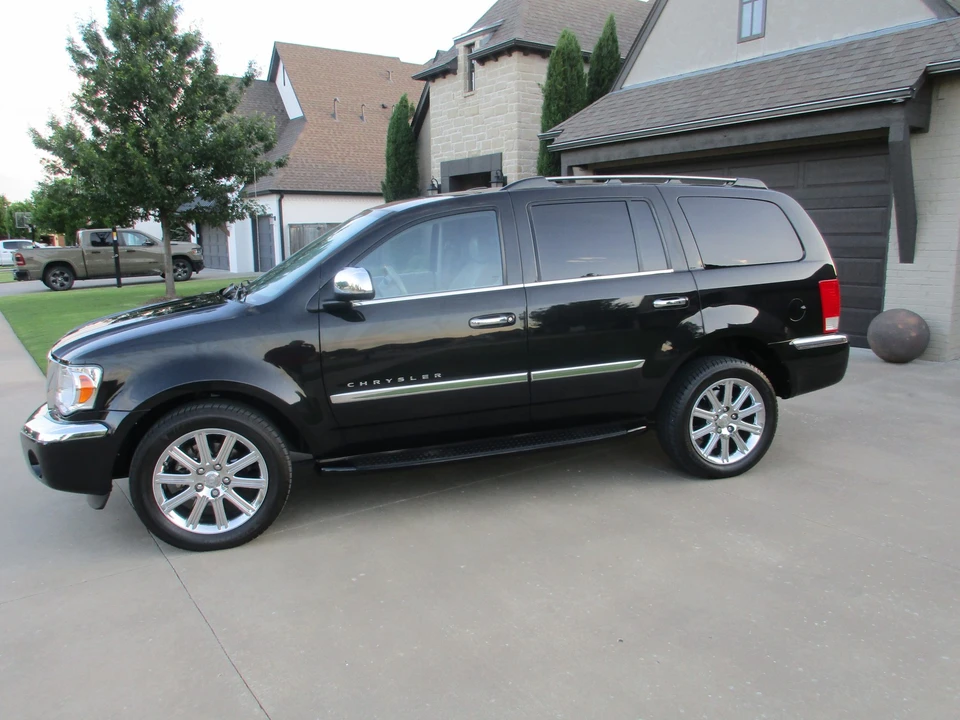 2007 Chrysler Aspen - Image 18 of 31