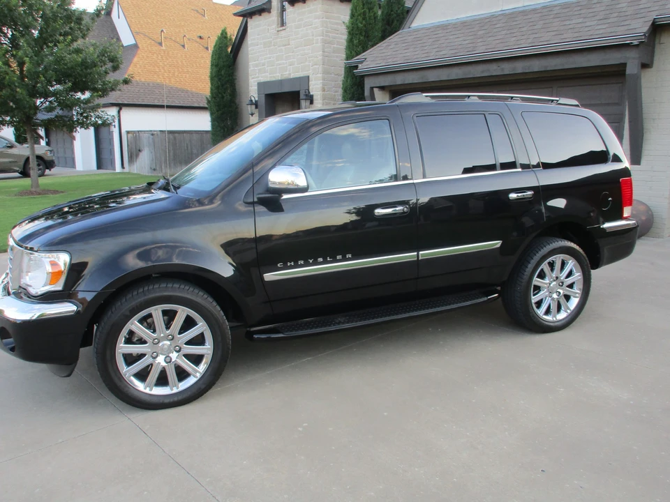 2007 Chrysler Aspen - Image 17 of 31