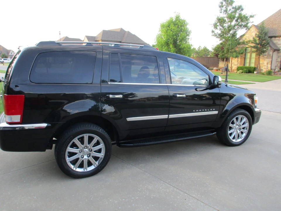 2007 Chrysler Aspen - Image 11 of 31