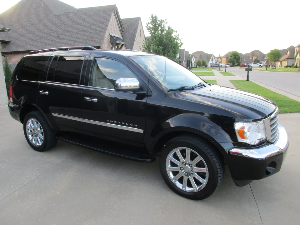 2007 Chrysler Aspen - Image 9 of 31